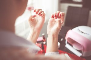 Jak zrobić manicure hybrydowy w domu